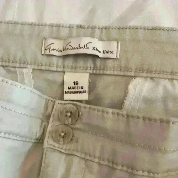 Gloria Vanderbilt Capri Pants - Picture 3 of 5